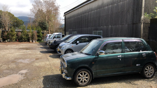 川崎植木社内駐車場